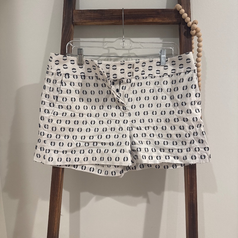 LOFT Black & White Cool Dot Shorts 🐚
